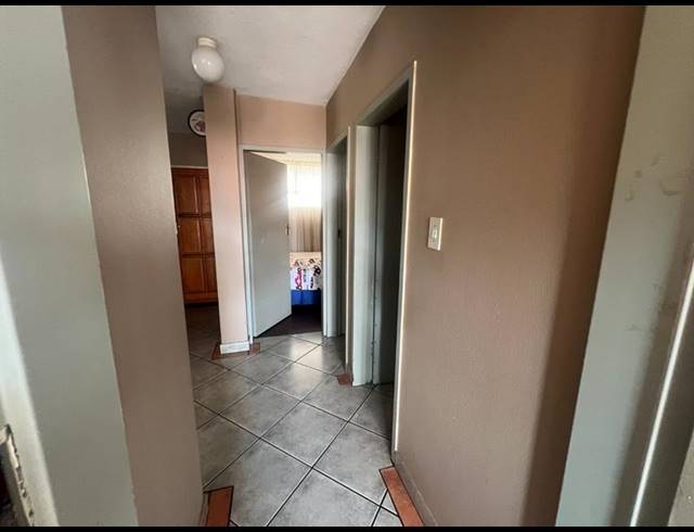 2 BEDROOM APARTMENT FOR SALE IN SILVERTON